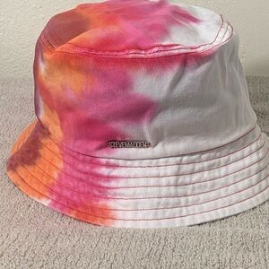 NWT Steve Madden Multi colored bucket hat.
